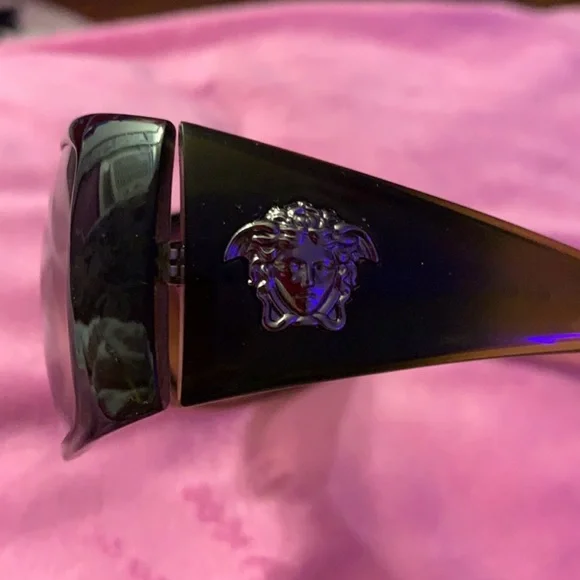 ❌ SOLD ❌ Authentic Versace Sunglasses - Picture 9 of 9